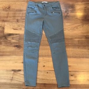 Cello light green skinny pants. Size 7.
